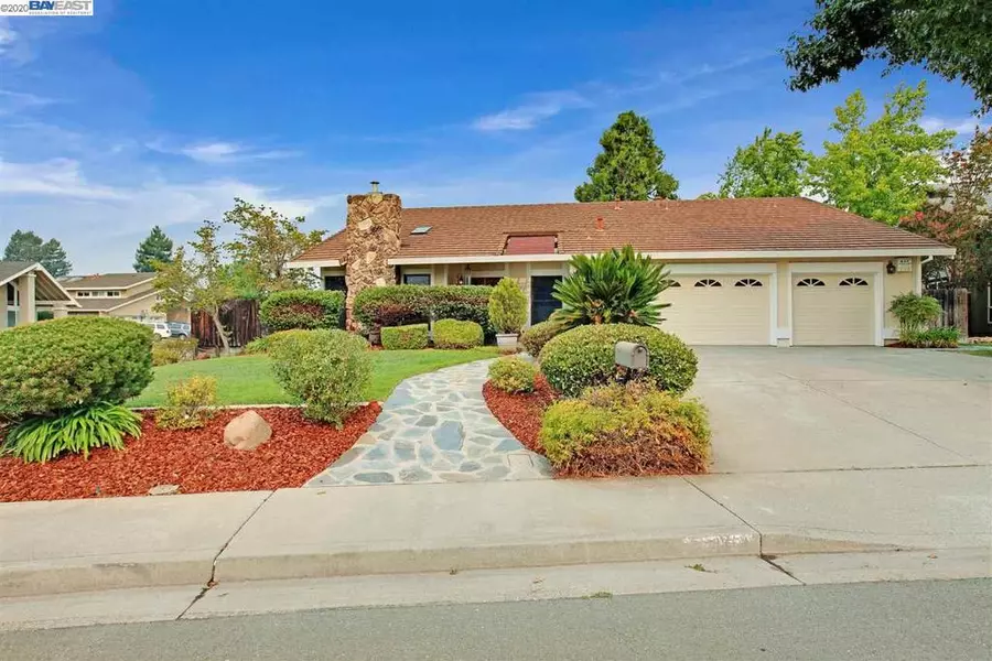 12201 Santa Teresa Dr, San Ramon, CA 94583