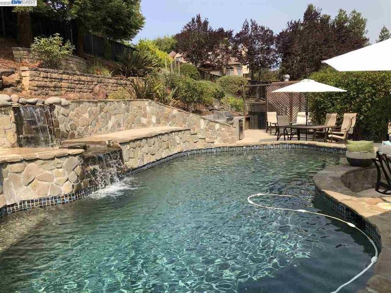 7772 Barn Hollow Ct, Dublin, CA 94568