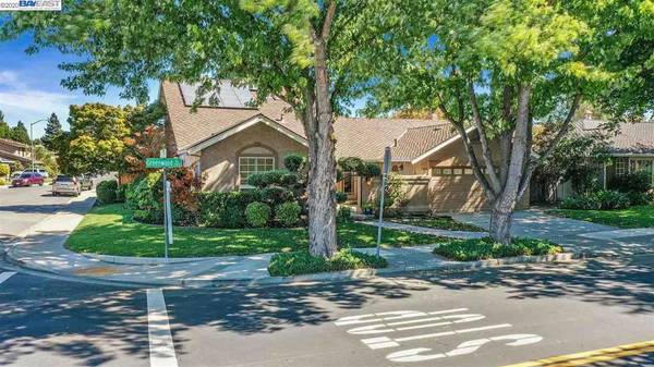 2093 Greenwood Rd, Pleasanton, CA 94566