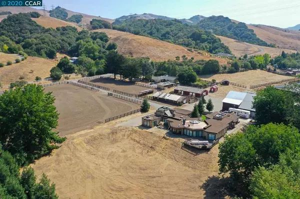 24977 Palomares Rd, Castro Valley, CA 94552