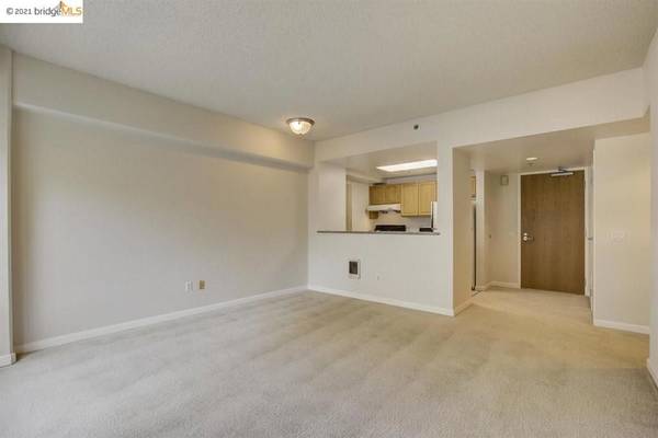 Oakland, CA 94607-4200,989 Webster Street Unit 452 #452