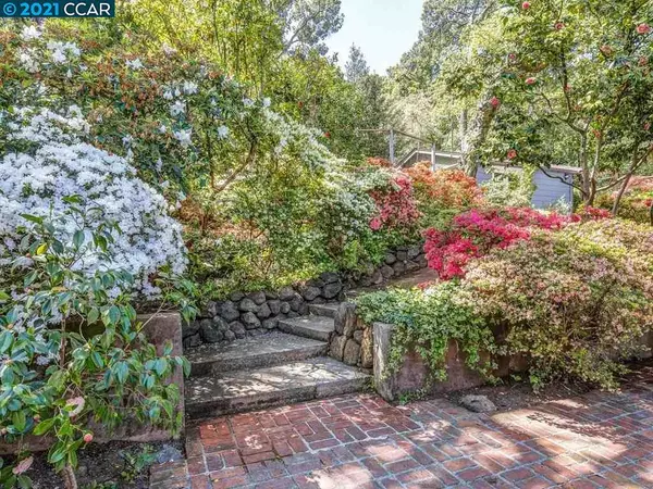 Orinda, CA 94563,52 Oak Dr