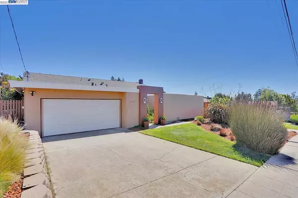 3381 Bridle Dr, Hayward, CA 94541