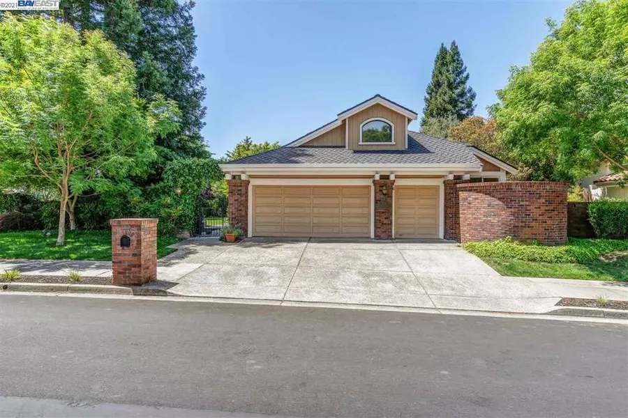 231 Live Oak Dr, Danville, CA 94506