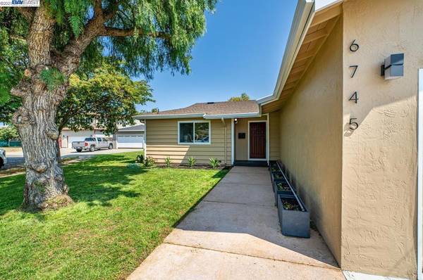 Newark, CA 94560,6745 Martel Pl