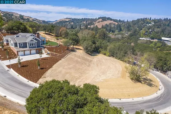 30 Adobe Ln, Orinda, CA 94563