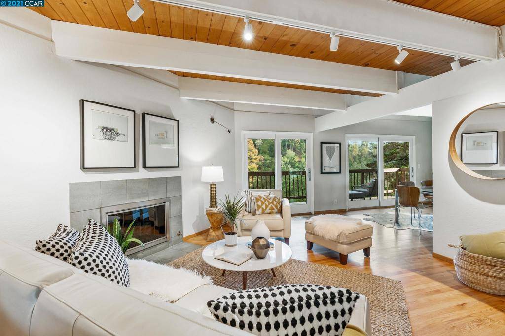 5978 Ascot Dr, Oakland, CA 94611