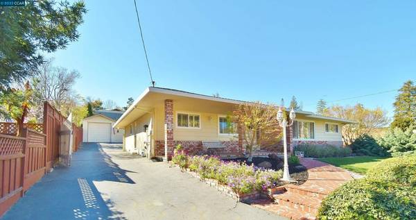 17427 Vineyard Rd, Castro Valley, CA 94546