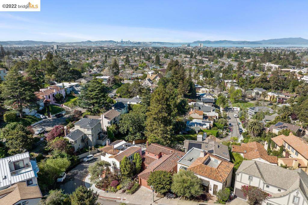 Oakland, CA 94618,6178 S Rockridge Blvd