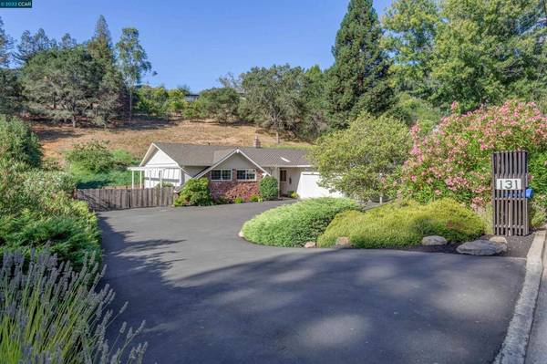 131 Meadow View Rd, Orinda, CA 94563