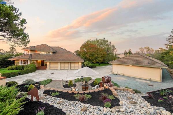 4164 Oak Pointe Ct, Hayward, CA 94542