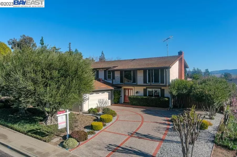 747 Wimbledon Ln, Livermore, CA 94551