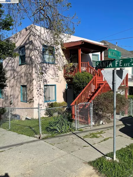 122 Nicholl Ave, Richmond, CA 94801