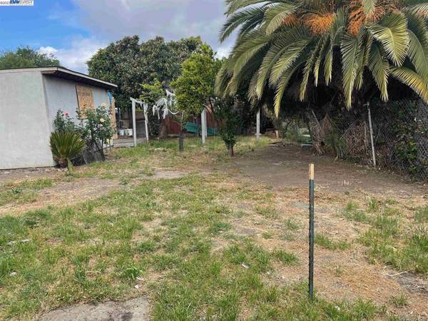 1327 96Th Ave, Oakland, CA 94603