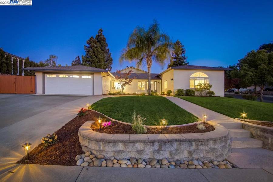 3298 Burgundy Dr, Pleasanton, CA 94566