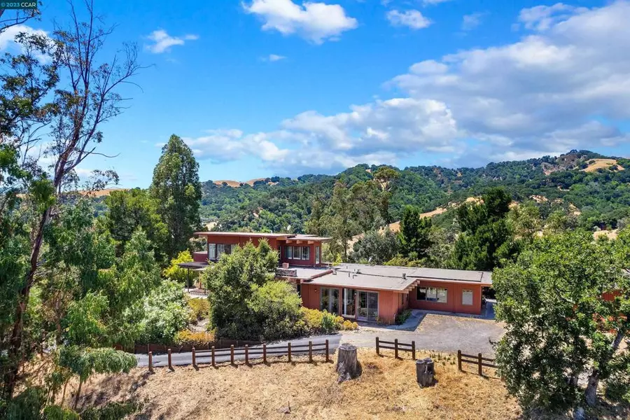 3445 Shangri La Rd, Lafayette, CA 94549