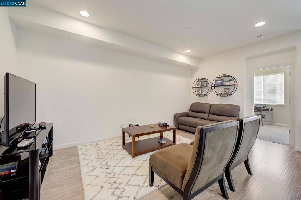 San Ramon, CA 94583,4716 Norris Canyon Rd #202