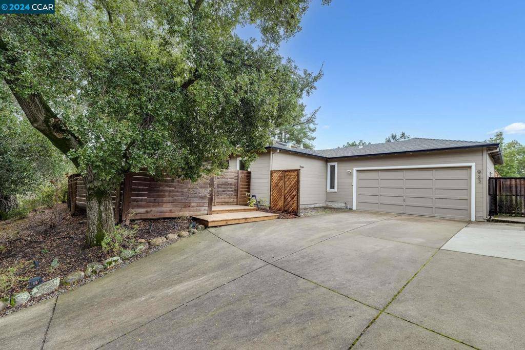 Lafayette, CA 94549,923 Janet Lane