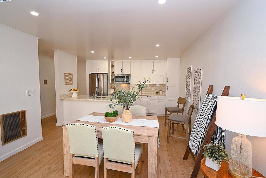 Oakland, CA 94611,651 Oakland Ave #3D