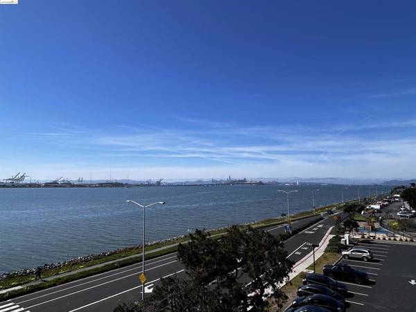 2 Anchor Dr #F476, Emeryville, CA 94608