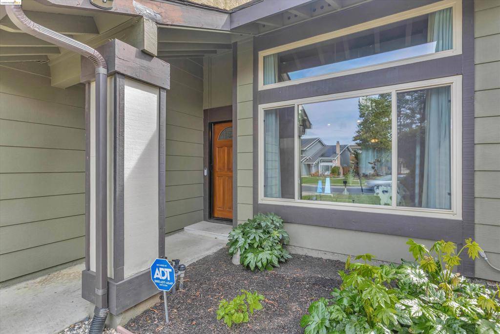 Martinez, CA 94553,1044 Village Oaks Drive