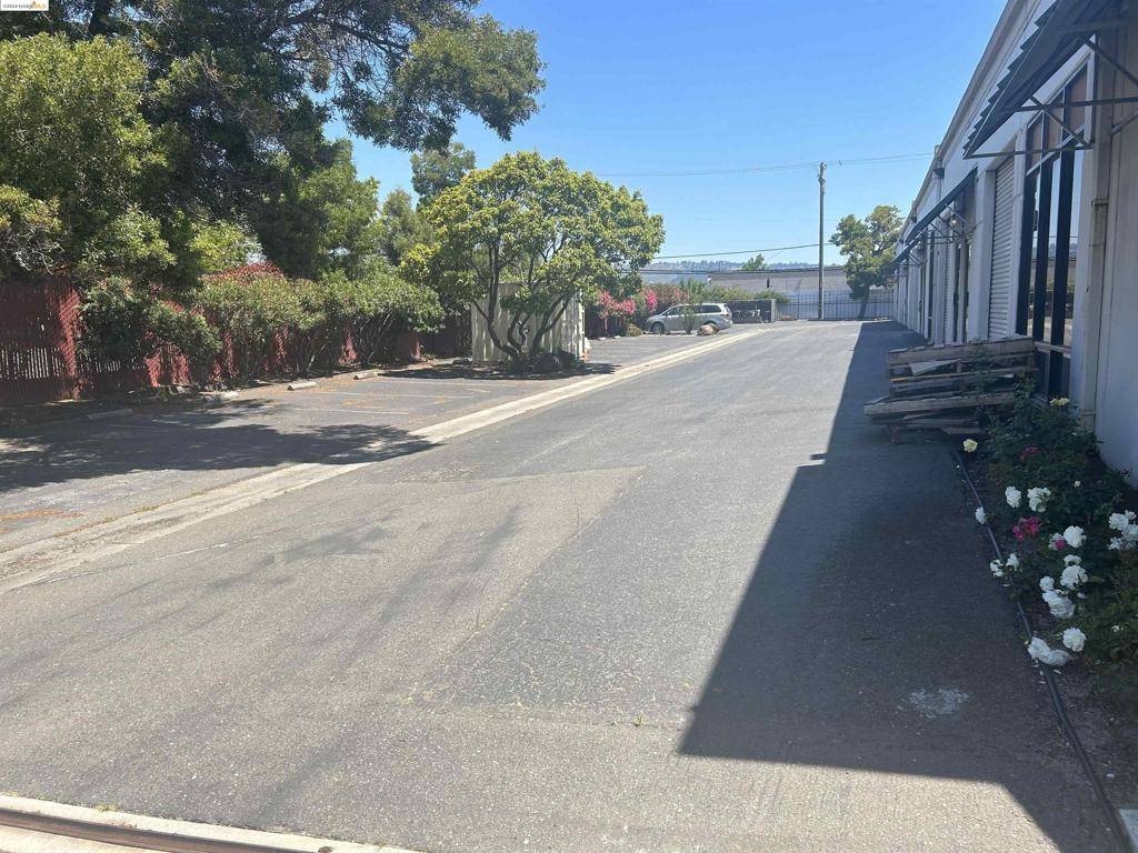 Oakland, CA 94621,7900 Capwell
