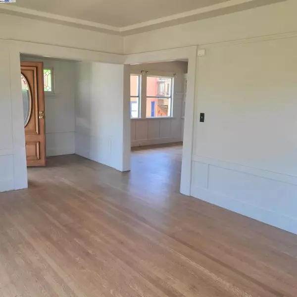 Berkeley, CA 94703,1619 Julia St