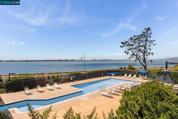 5 Admiral Dr #F207,  Emeryville,  CA 94608