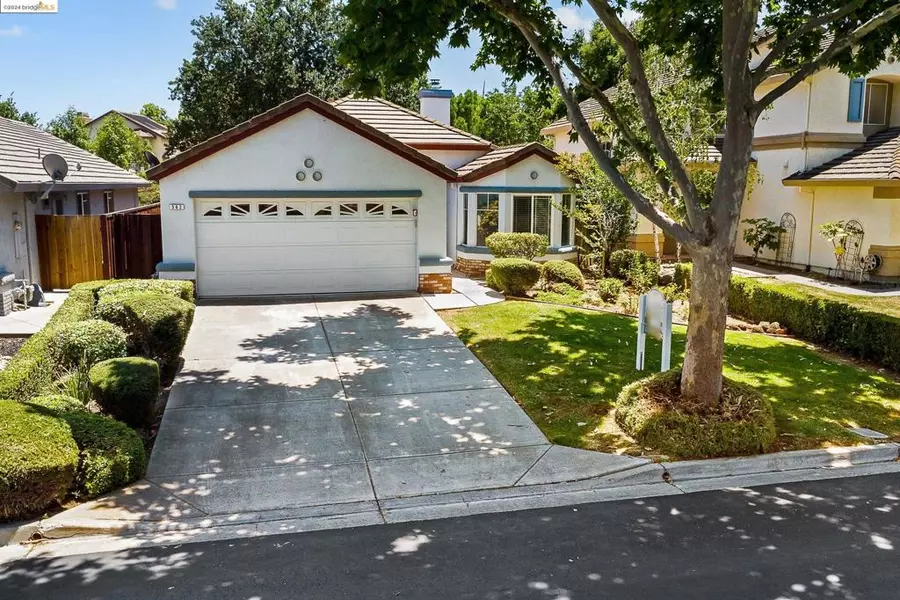 562 Apple Hill Dr, Brentwood, CA 94513