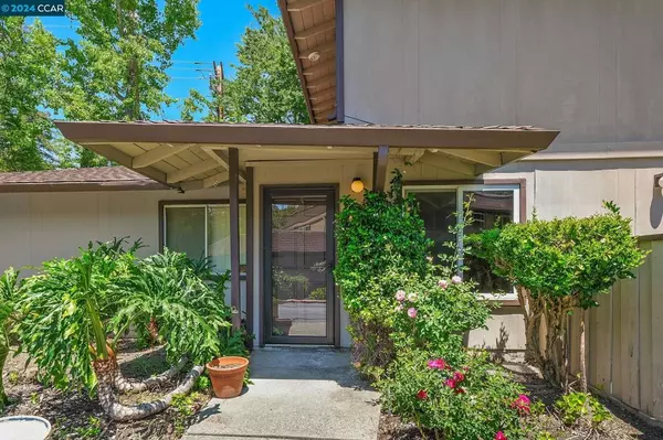 Moraga, CA 94556,809 Villa Lane #3