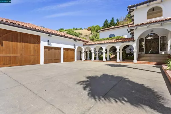 Orinda, CA 94563,60 Coachwood Ter