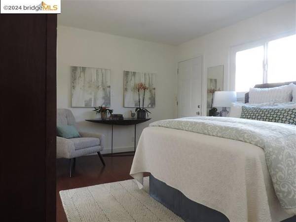 Oakland, CA 94602,2450 Palmetto St #4