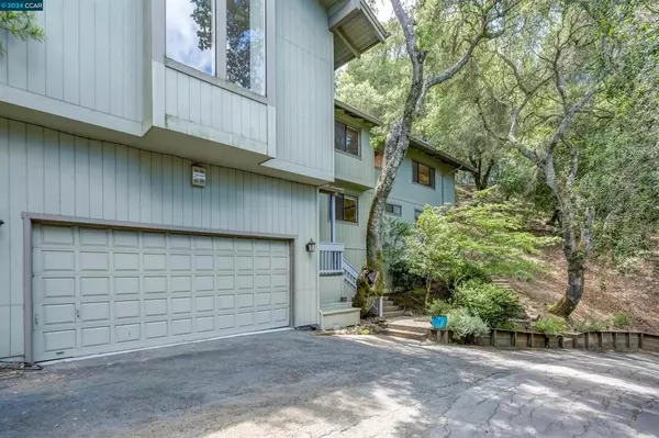 19 Woodcrest Rd, Orinda, CA 94563