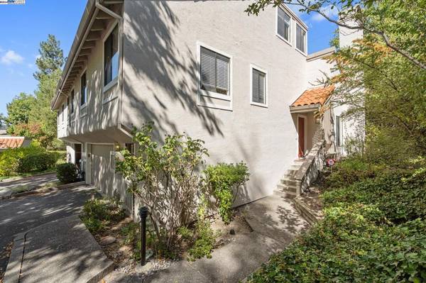 Moraga, CA 94556,227 Paseo Bernal