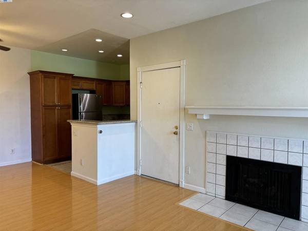 Fremont, CA 94536,37248 Meadowbrook Common #102