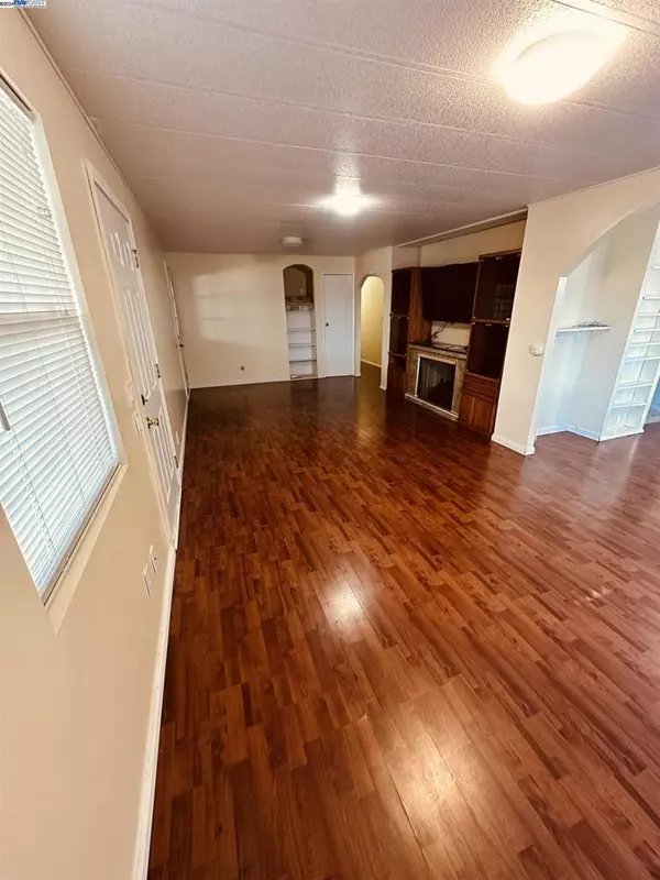 Daly City, CA 94014,50 Harbor