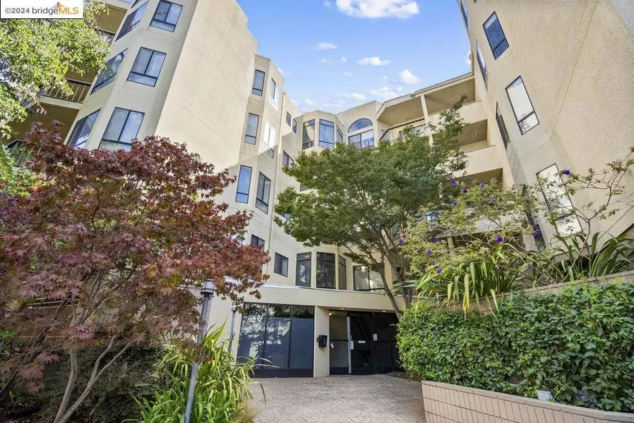 330 Park View Ter #104, Oakland, CA 94610