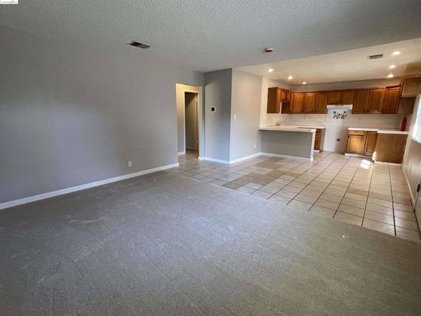 Antioch, CA 94509,2208 Peppertree Way #1