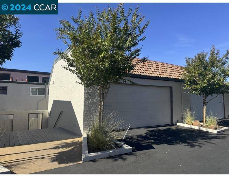 Moraga, CA 94556,1045 Alta Mesa Dr