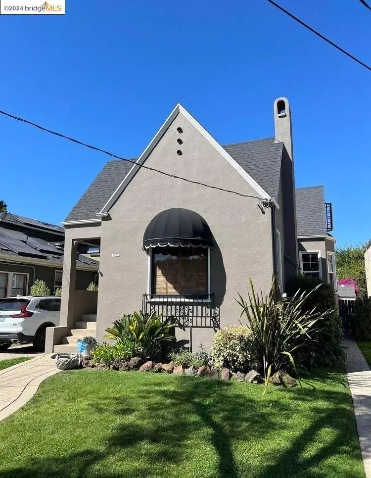 Alameda, CA 94501,1805 Versailles