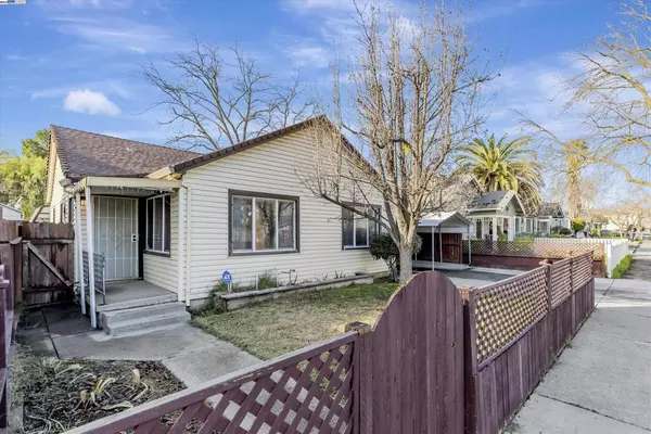 2305 Cantalier St, Sacramento, CA 95815