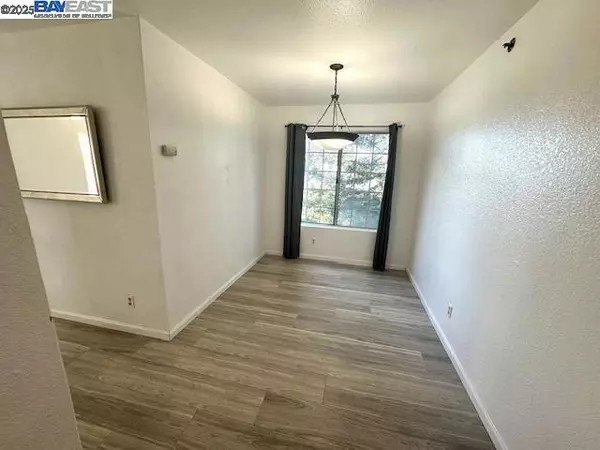 Hayward, CA 94544,661 Royston Ln #337