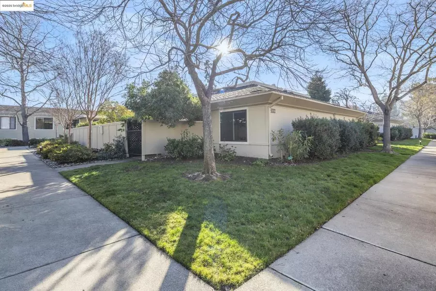 2209 Pine Knoll Dr #4, Walnut Creek, CA 94595