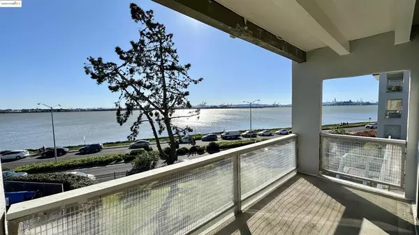 2 Anchor Drive #F393, Emeryville, CA 94608-1557