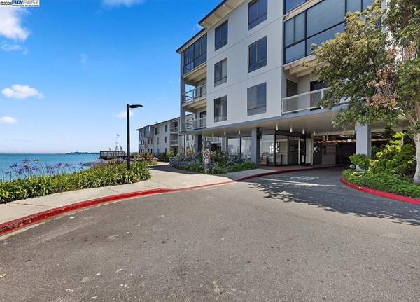 8 Admiral Dr #A232, Emeryville, CA 94608