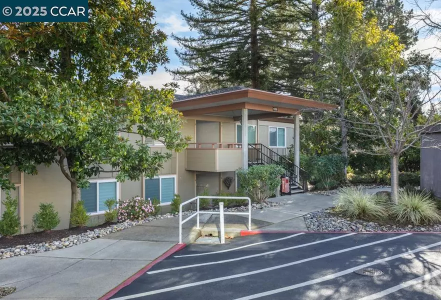 1208 Skycrest Dr #5, Walnut Creek, CA 94595