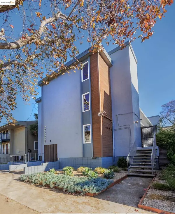 2537 Ellsworth St, Berkeley, CA 94704