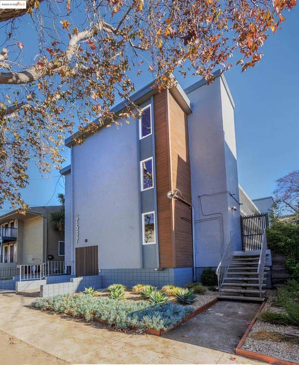 2537 Ellsworth St, Berkeley, CA 94704