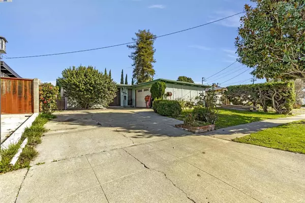 Hayward, CA 94545-2415,24934 Papaya St