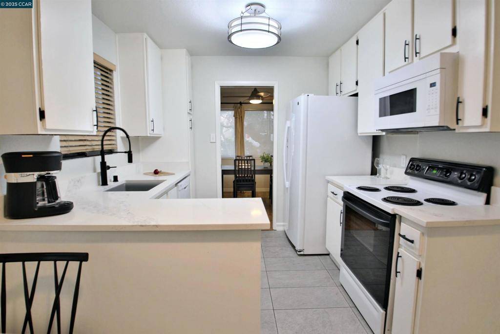 Oakland, CA 94610,389 Belmont St #109